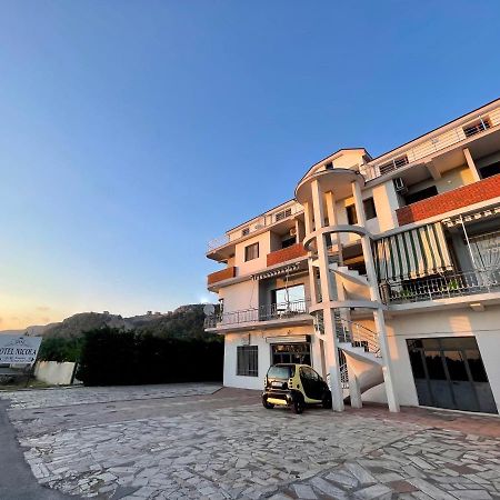 Hotel Nicola Lezhë Екстериор снимка