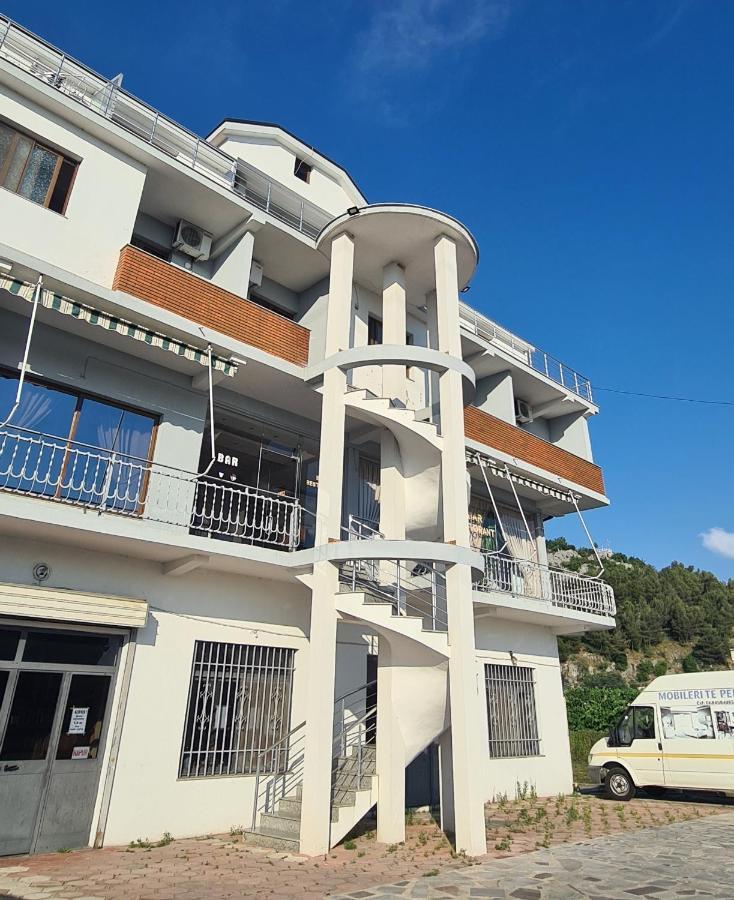 Hotel Nicola Lezhë Екстериор снимка