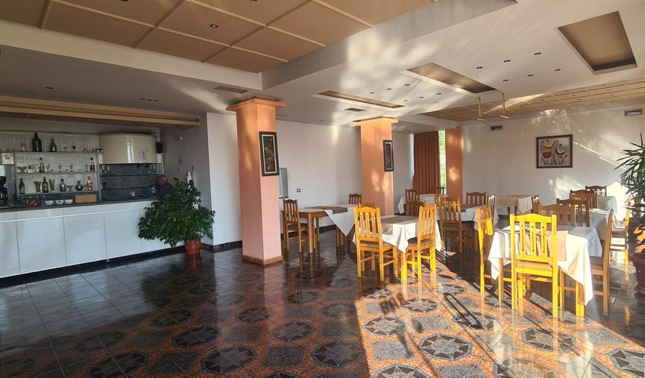 Hotel Nicola Lezhë Екстериор снимка