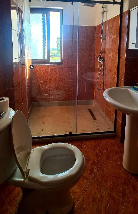 Hotel Nicola Lezhë Екстериор снимка