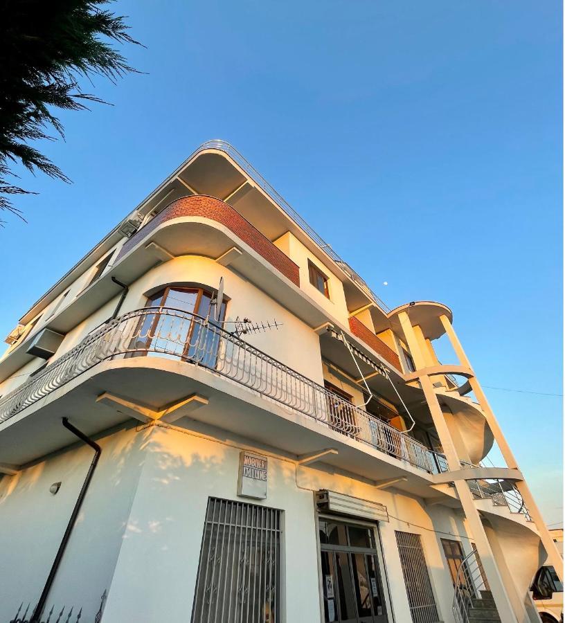 Hotel Nicola Lezhë Екстериор снимка